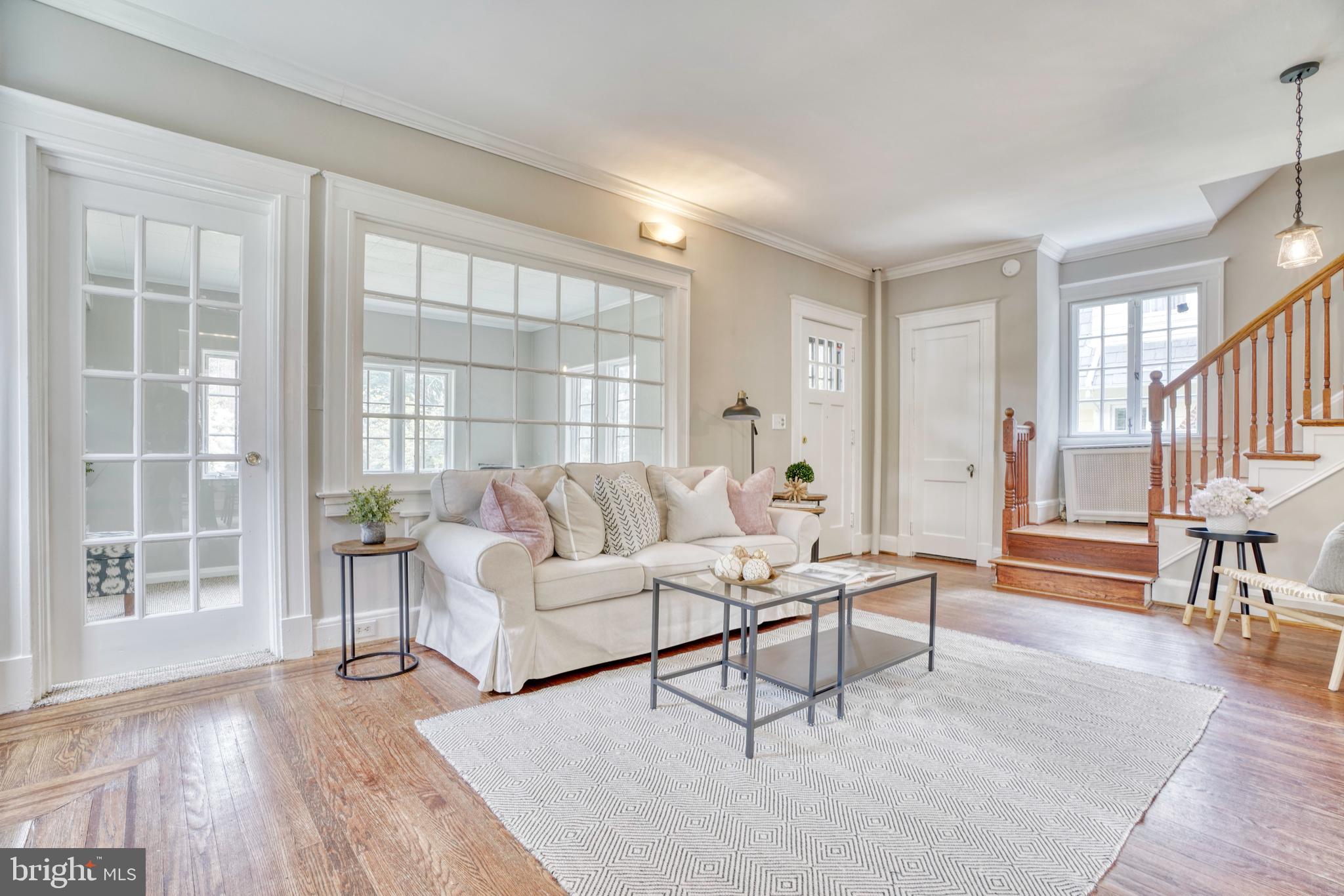 2409 Everton Road Baltimore, MD 21209 - Photo 6 of 37 Living Room