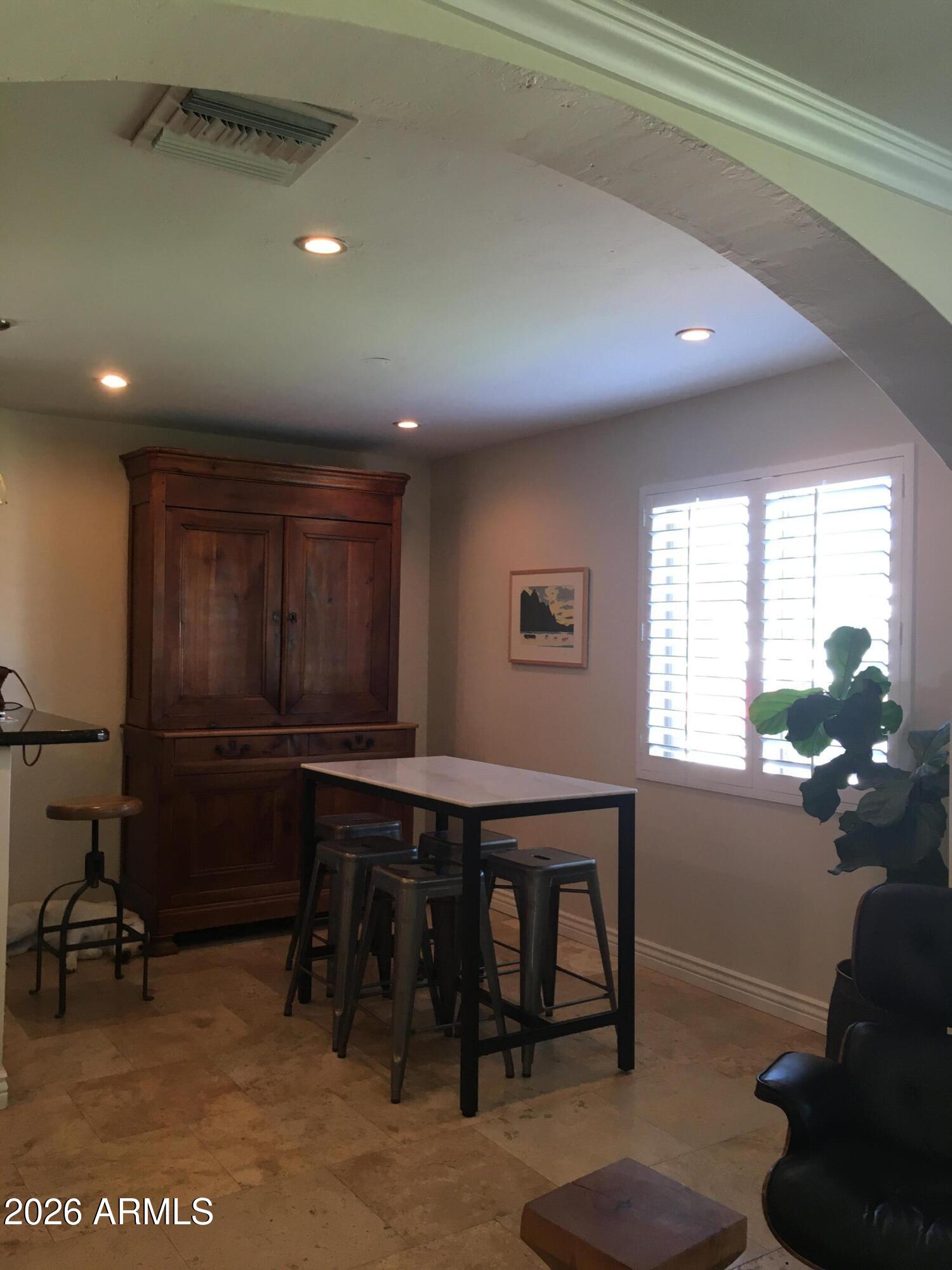 3609 East Piccadilly Road Phoenix, AZ 85018 - Photo 7 of 23 Eating area