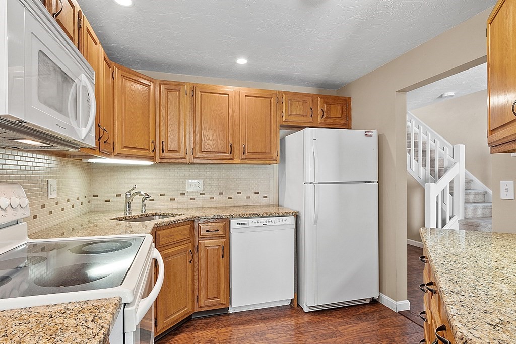 903 Ridgefield Circle, Unit C Clinton, MA 01510 - Photo 4 of 29 Gallery Image 4