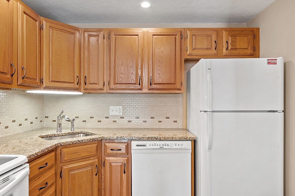 903 Ridgefield Circle, Unit C Clinton, MA 01510 - Photo 5 of 29 Gallery Image 5