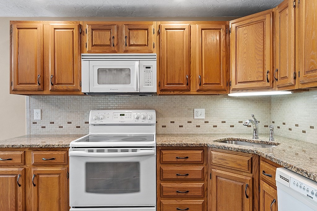 903 Ridgefield Circle, Unit C Clinton, MA 01510 - Photo 6 of 29 Gallery Image 6