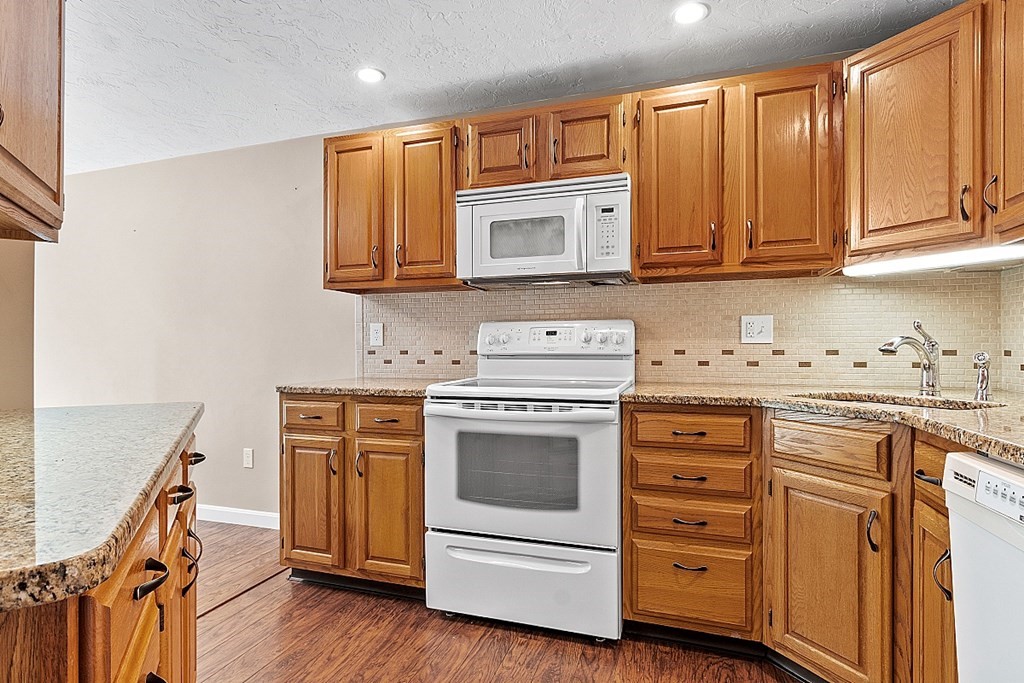 903 Ridgefield Circle, Unit C Clinton, MA 01510 - Photo 7 of 29 Gallery Image 7