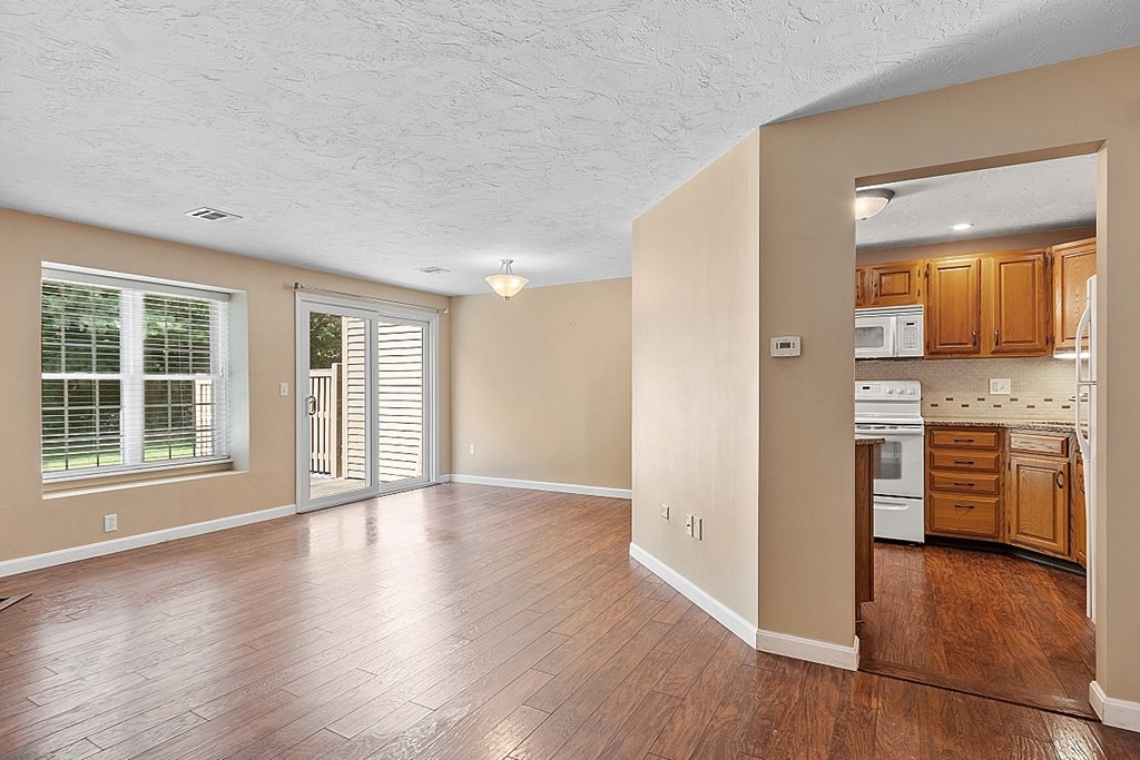 903 Ridgefield Circle, Unit C Clinton, MA 01510 - Photo 9 of 29 Gallery Image 9