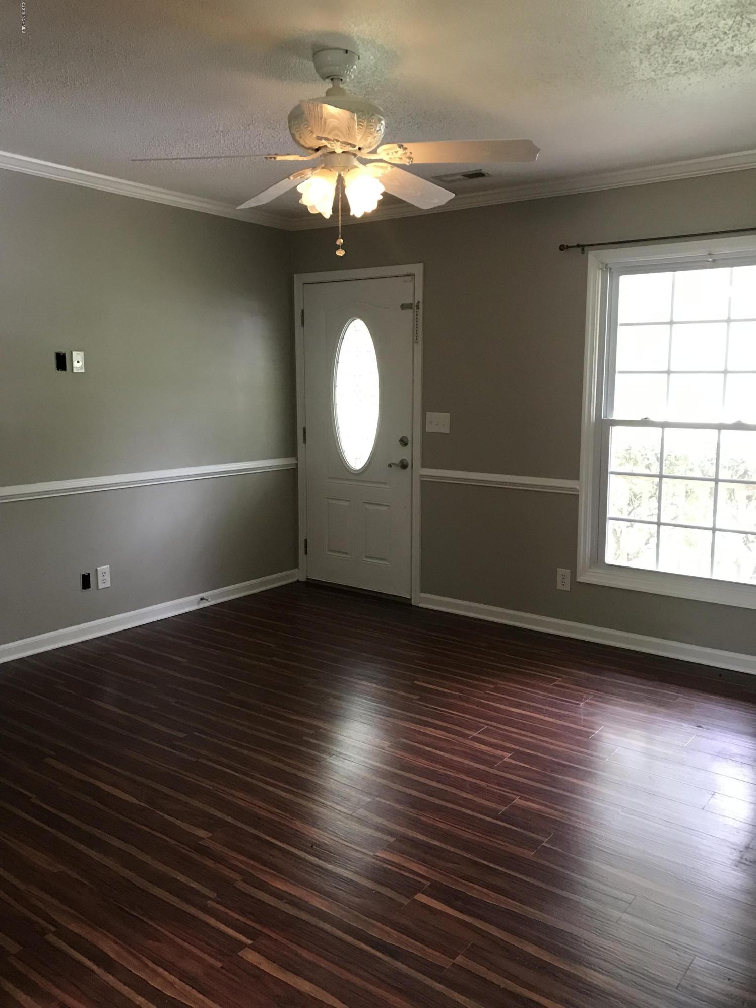 362 McCabe Road Newport, NC 28570 - Photo 3 of 15 Open living room
