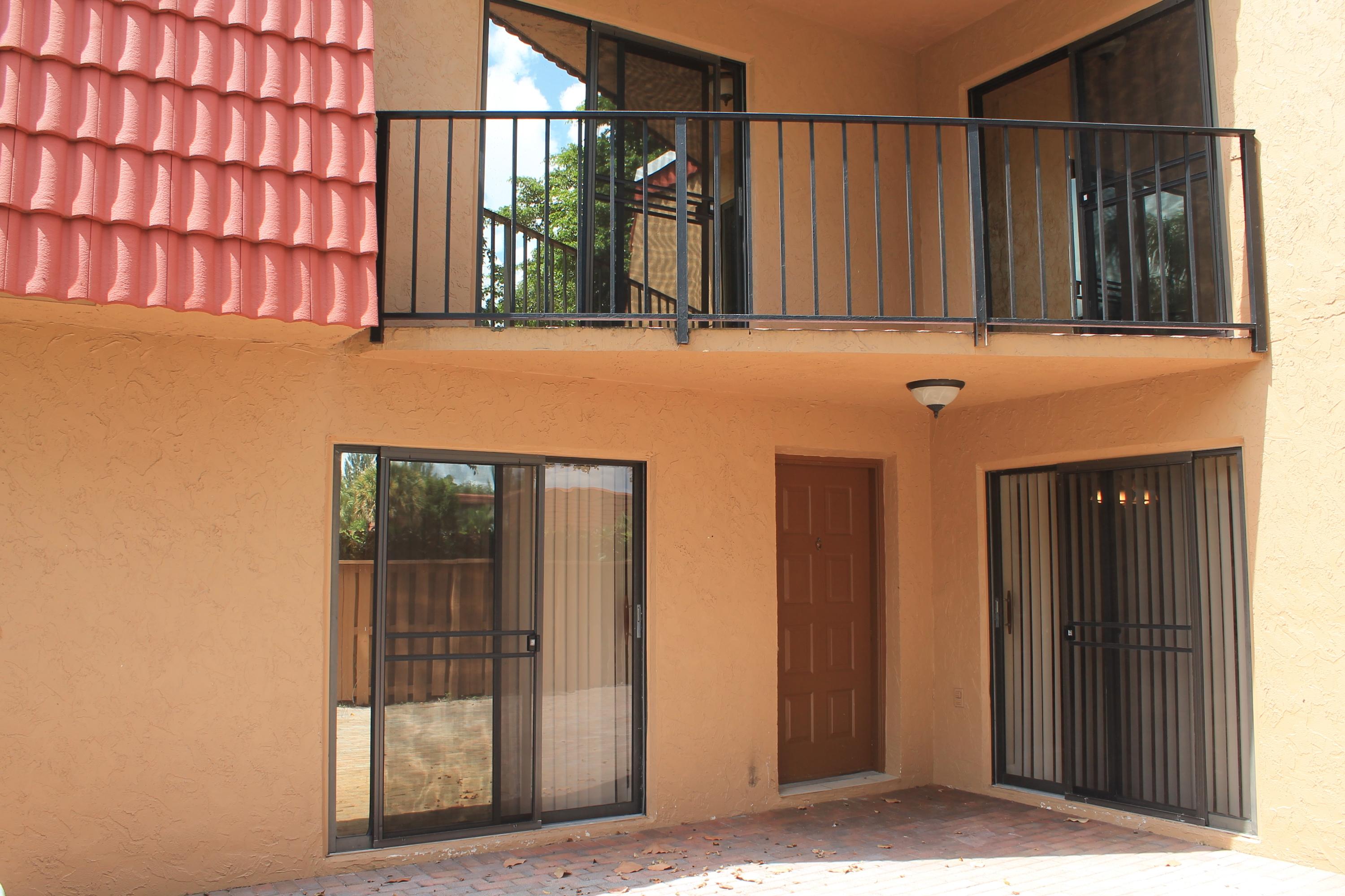8237 Severn Drive, Unit B Boca Raton, FL 33433 - Photo 3 of 17 Balcony and Courtyard