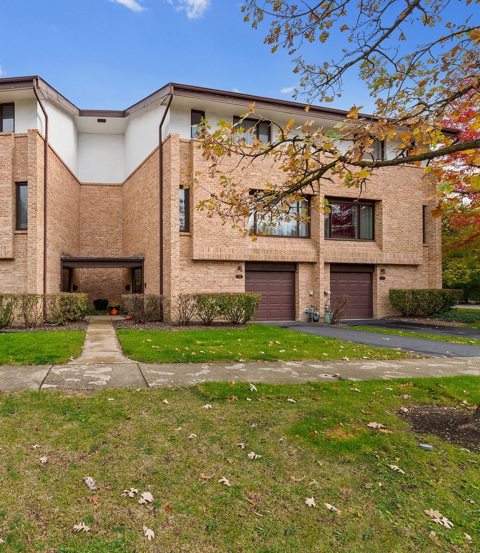 3719 Haas Avenue Riverside, IL 60546 - Photo 1 of 32