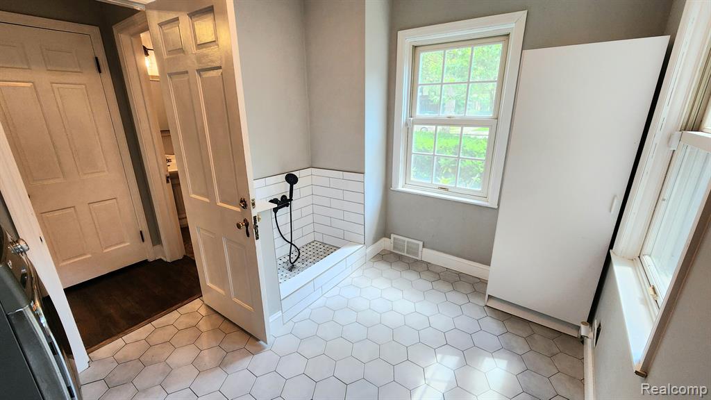 1031 Cadieux Road Grosse Pointe Park, MI 48230 - Photo 20 of 33