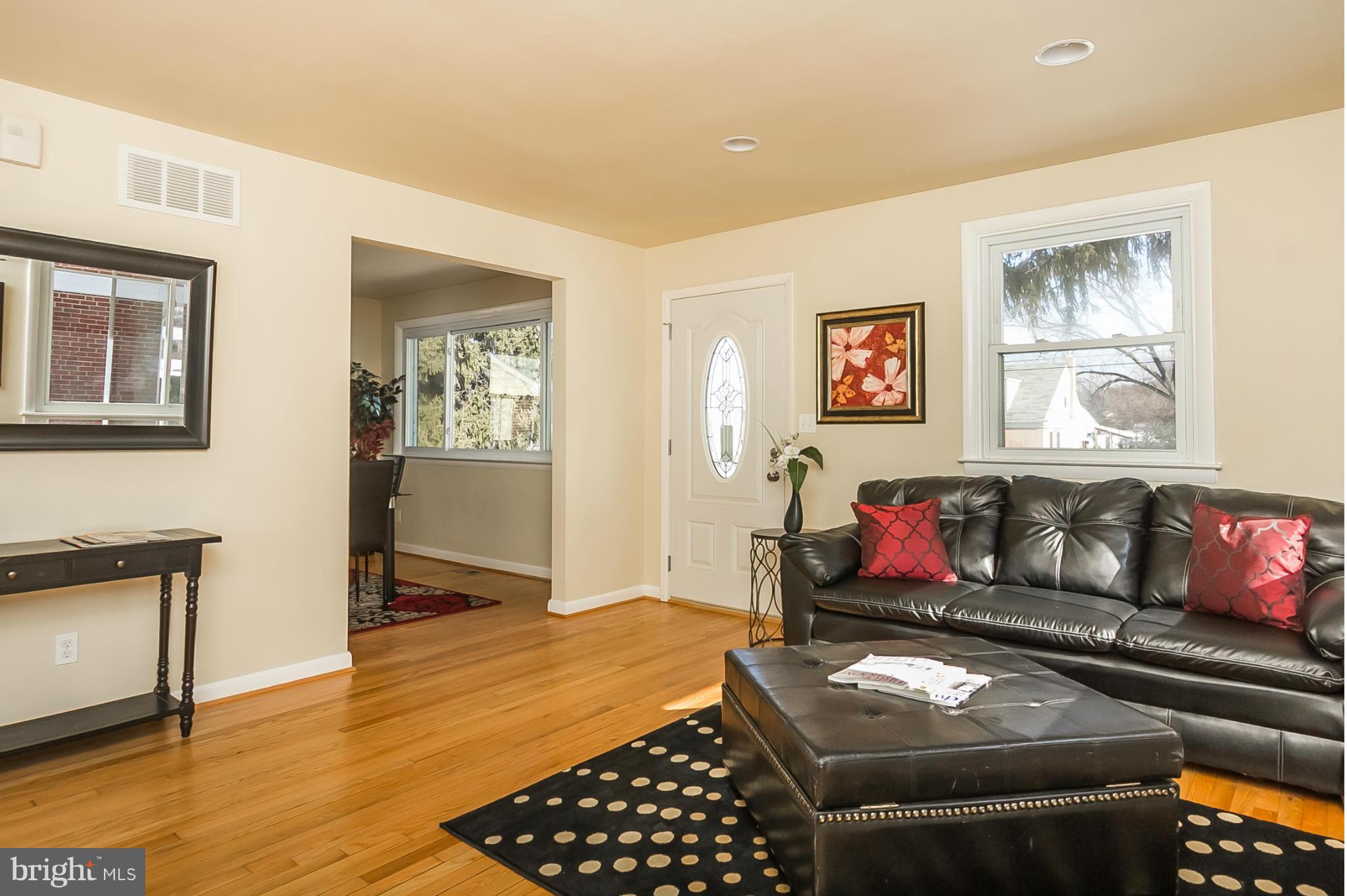 3218 Fairview Road Baltimore, MD 21207 - Photo 1 of 30 Living Room