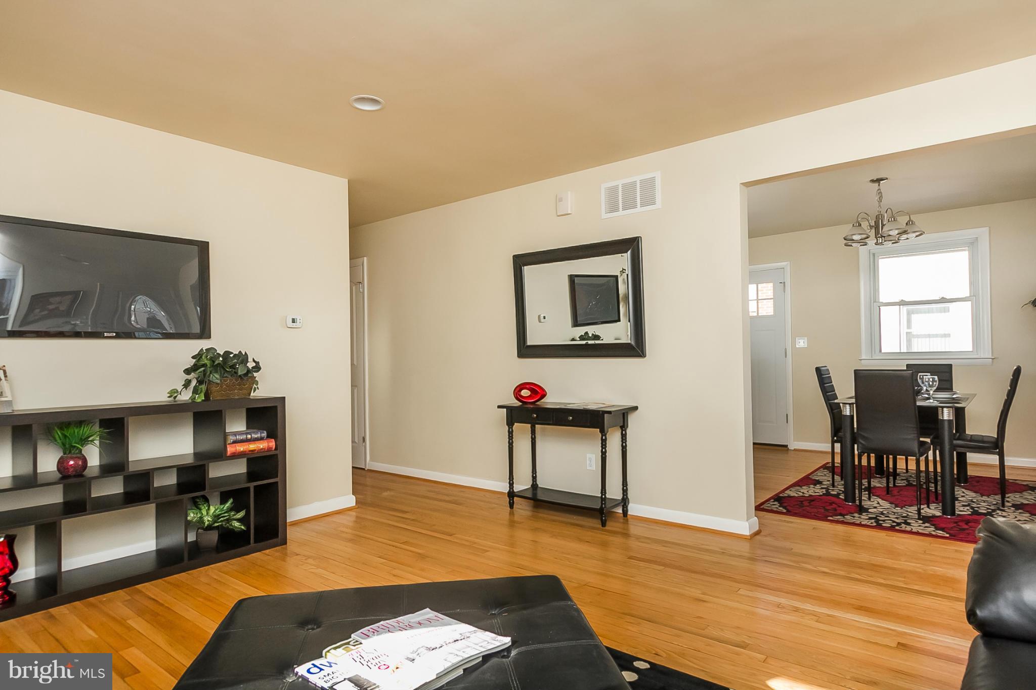 3218 Fairview Road Baltimore, MD 21207 - Photo 5 of 30 Living Room