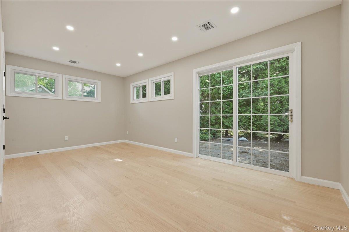 7 Surrey Road Massapequa, NY 11758 - Photo 15 of 31