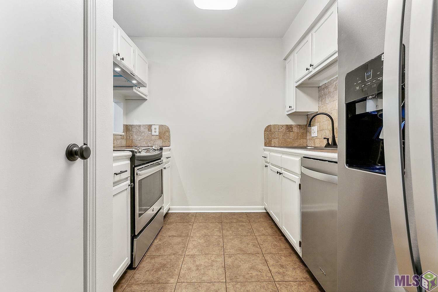 8545 Summa Avenue, Unit Q2 Baton Rouge, LA 70809 - Photo 4 of 10 Gallery Image 4