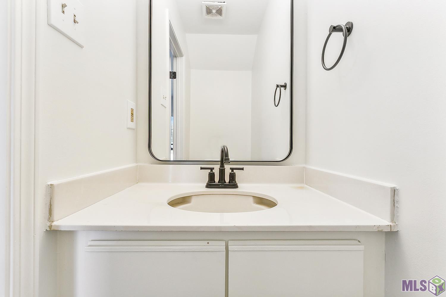 8545 Summa Avenue, Unit Q2 Baton Rouge, LA 70809 - Photo 8 of 10 Gallery Image 8