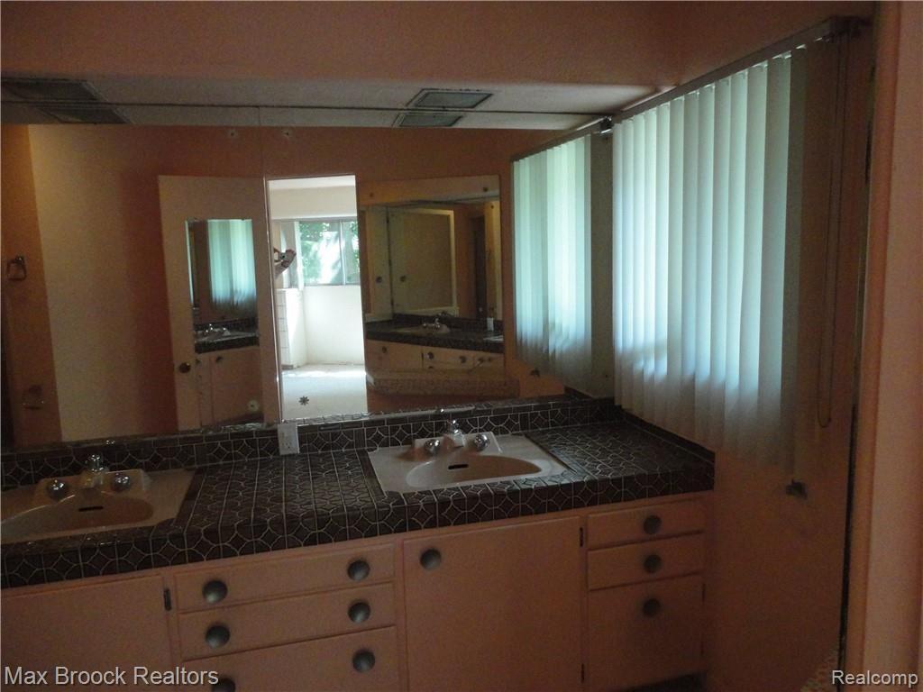19625 Riverside Drive Beverly Hills, MI 48025 - Photo 17 of 20