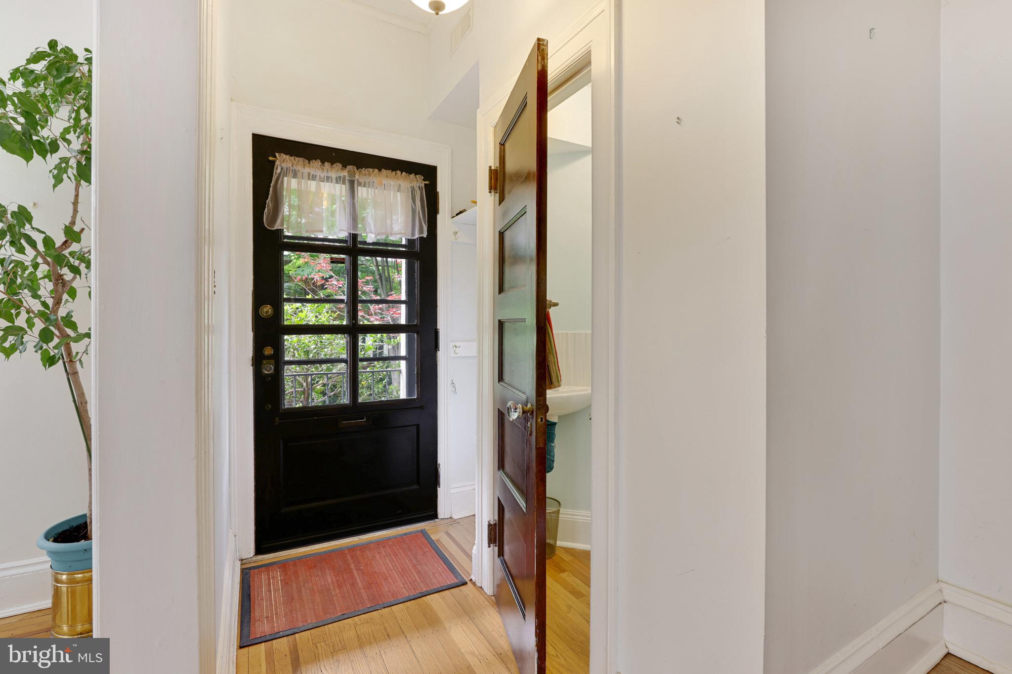 3915 Cloverhill Road Baltimore, MD 21218 - Photo 4 of 26