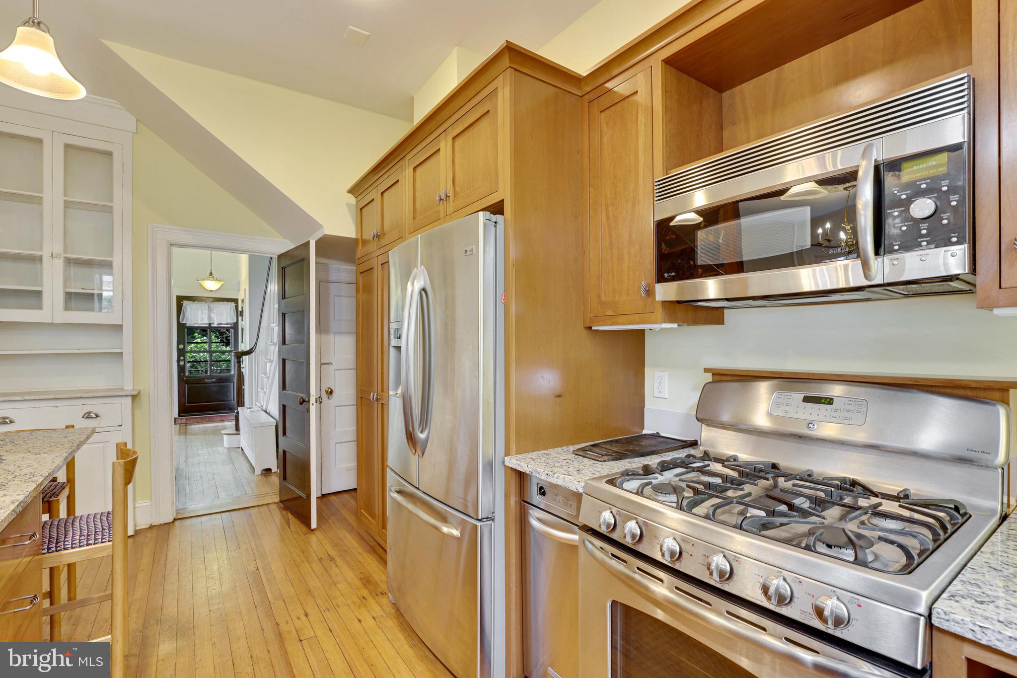 3915 Cloverhill Road Baltimore, MD 21218 - Photo 10 of 26