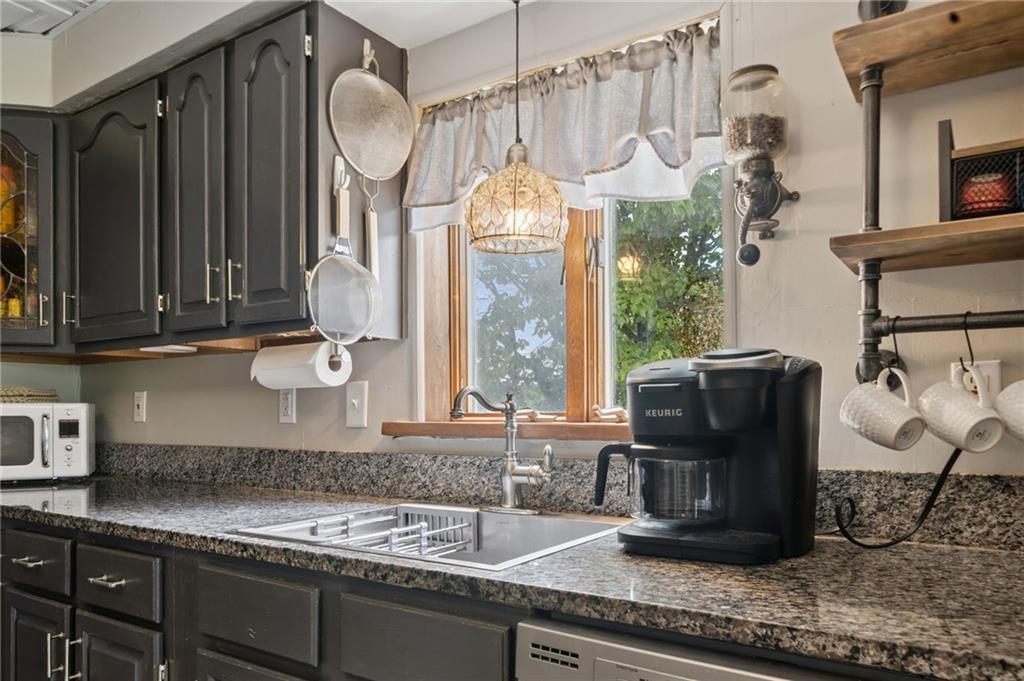 73 Kavel Hill Road Irwin, PA 15642 - Photo 10 of 38