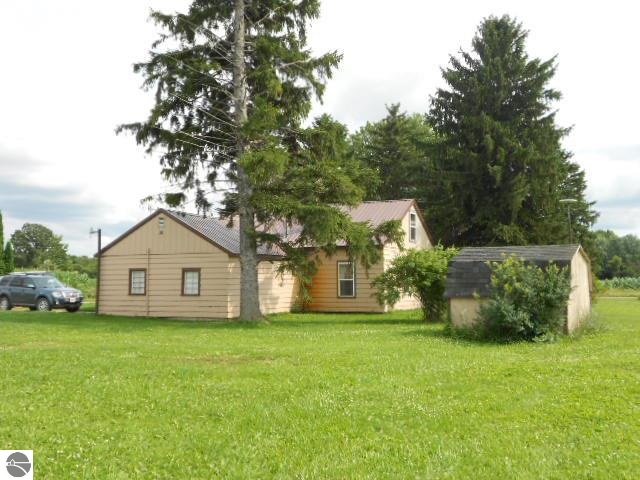 1282 West St Charles Road Ithaca, MI 48847 - Photo 2 of 28 1788497-1.JPG