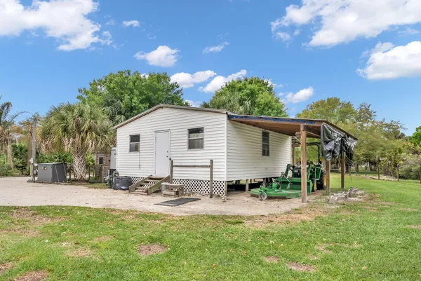 a view of a house with backyard