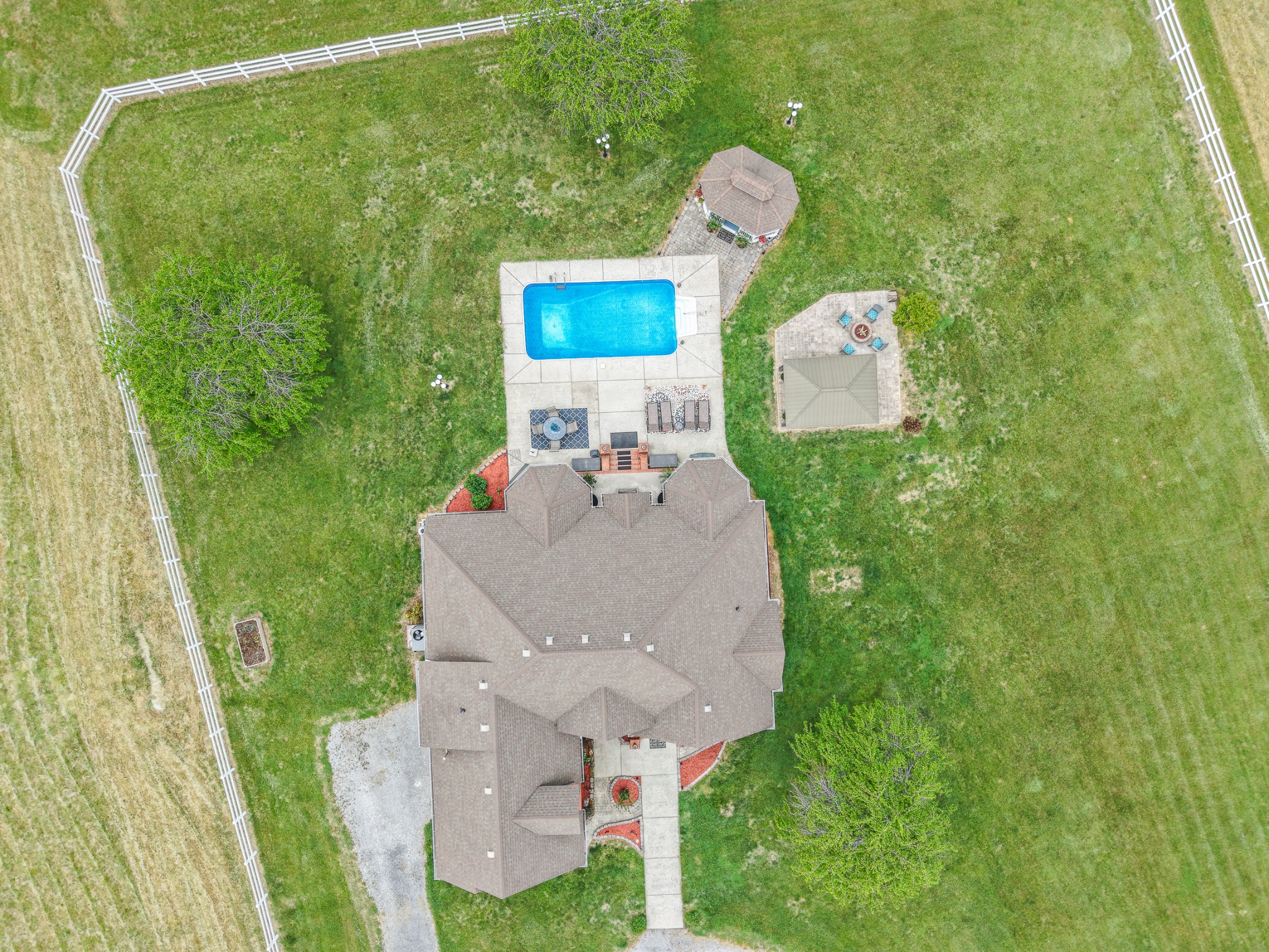 2015 Spry Road Bradyville, TN 37026 - Photo 4 of 77