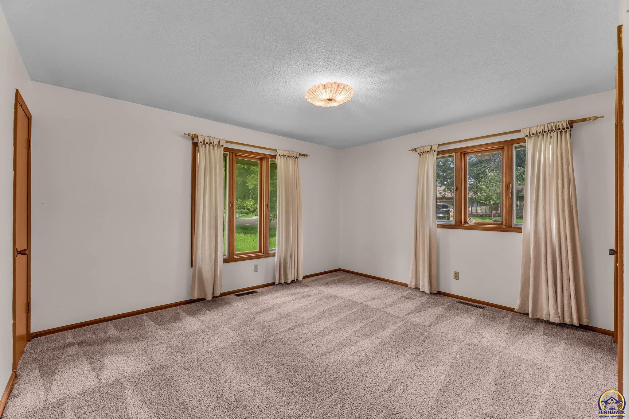 4101 Northwest Pocahontas Drive Topeka, KS 66618 - Photo 15 of 23