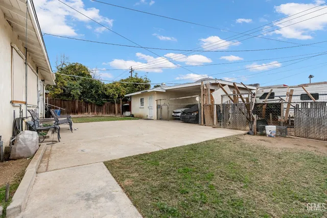 a view of a backyard with sitting area