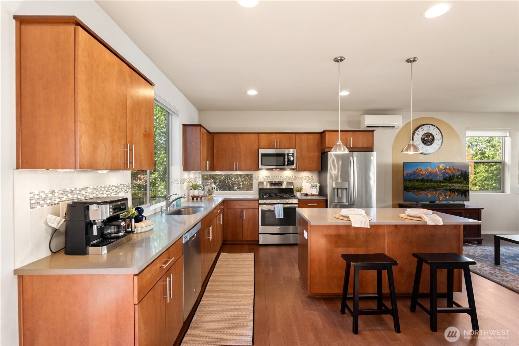 347 Chelan Avenue Northeast Renton, WA 98059 - Photo 5 of 34