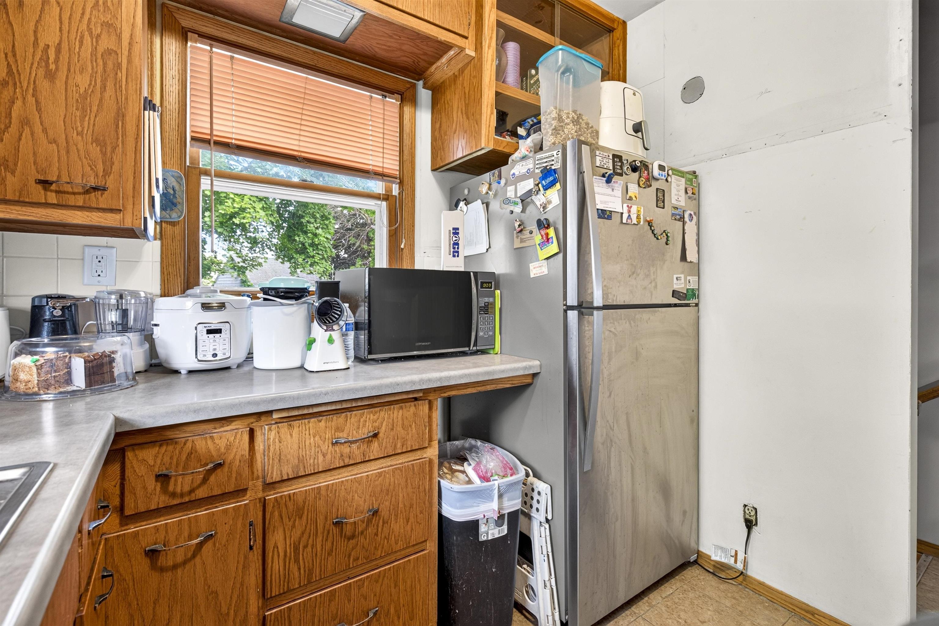 844 Appleton Road Menasha, WI 54952 - Photo 8 of 33