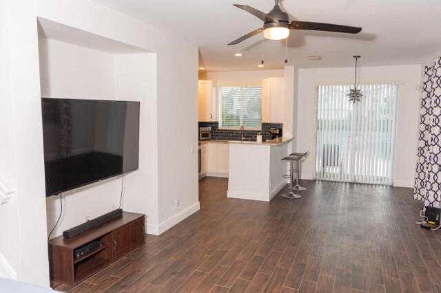 3016 Laurel Ridge Circle Riviera Beach, FL 33404 - Photo 2 of 14 KR27