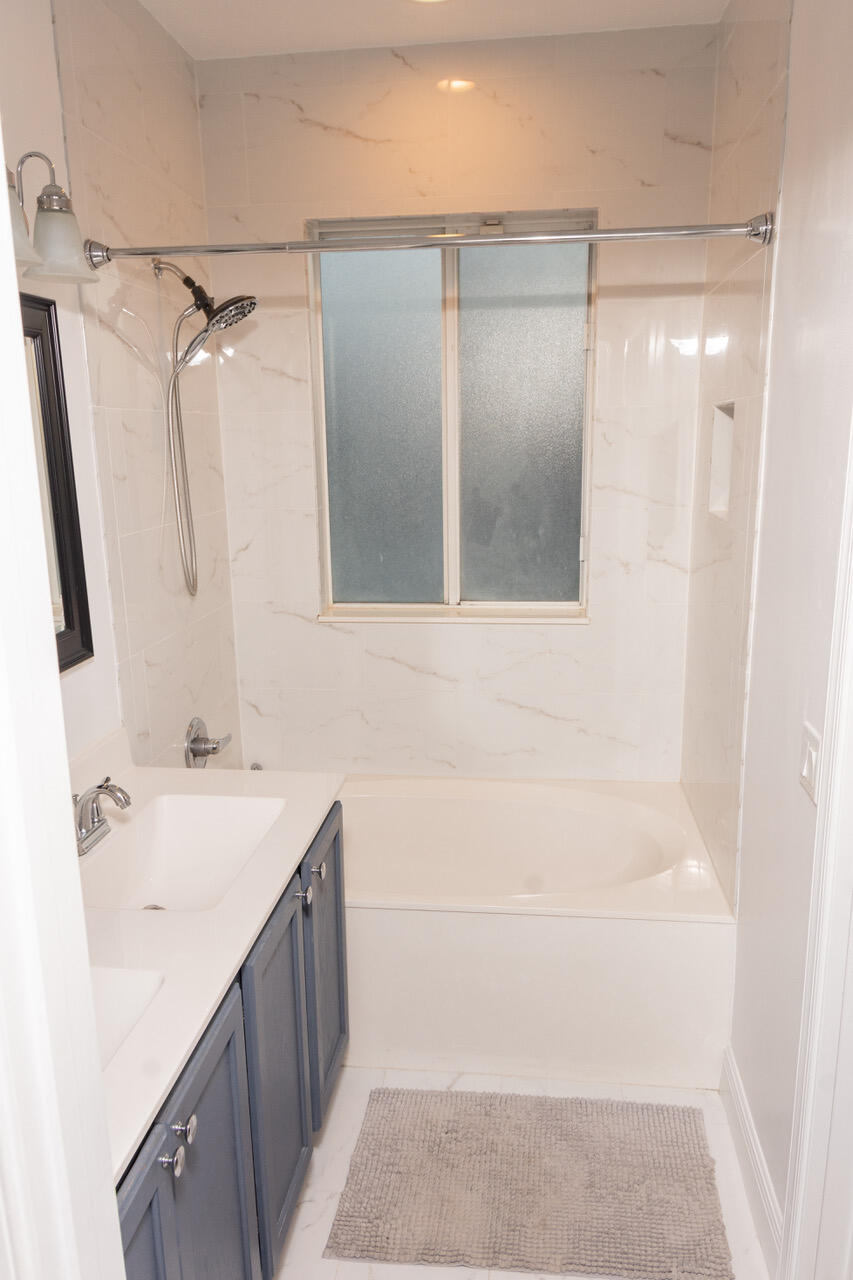 3016 Laurel Ridge Circle Riviera Beach, FL 33404 - Photo 10 of 14 KR79