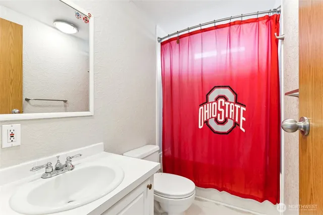 a view of utility room with washer and dryer