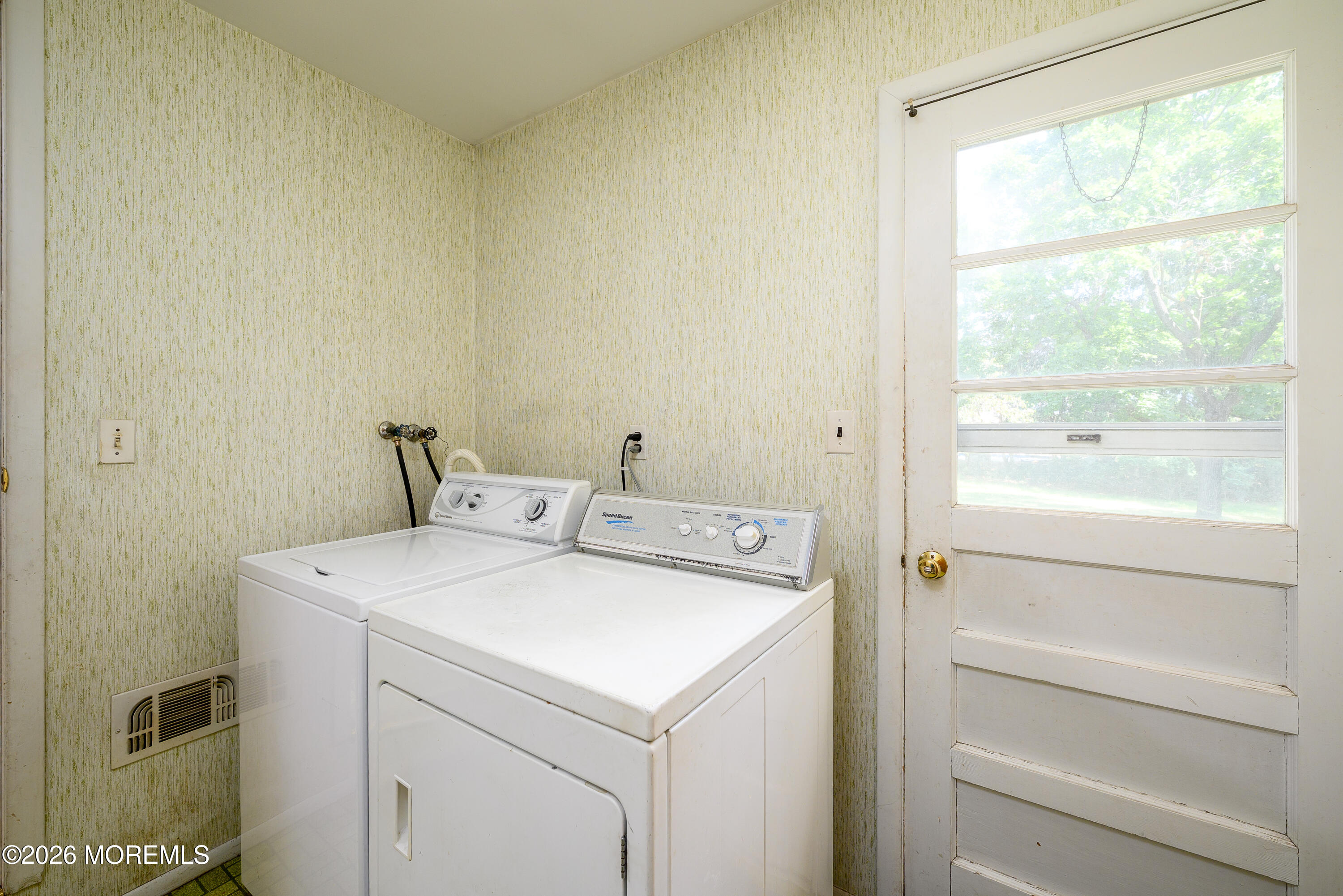 49 Newbury Road Howell, NJ 07731 - Photo 22 of 43 49 Newbury Rd-16
