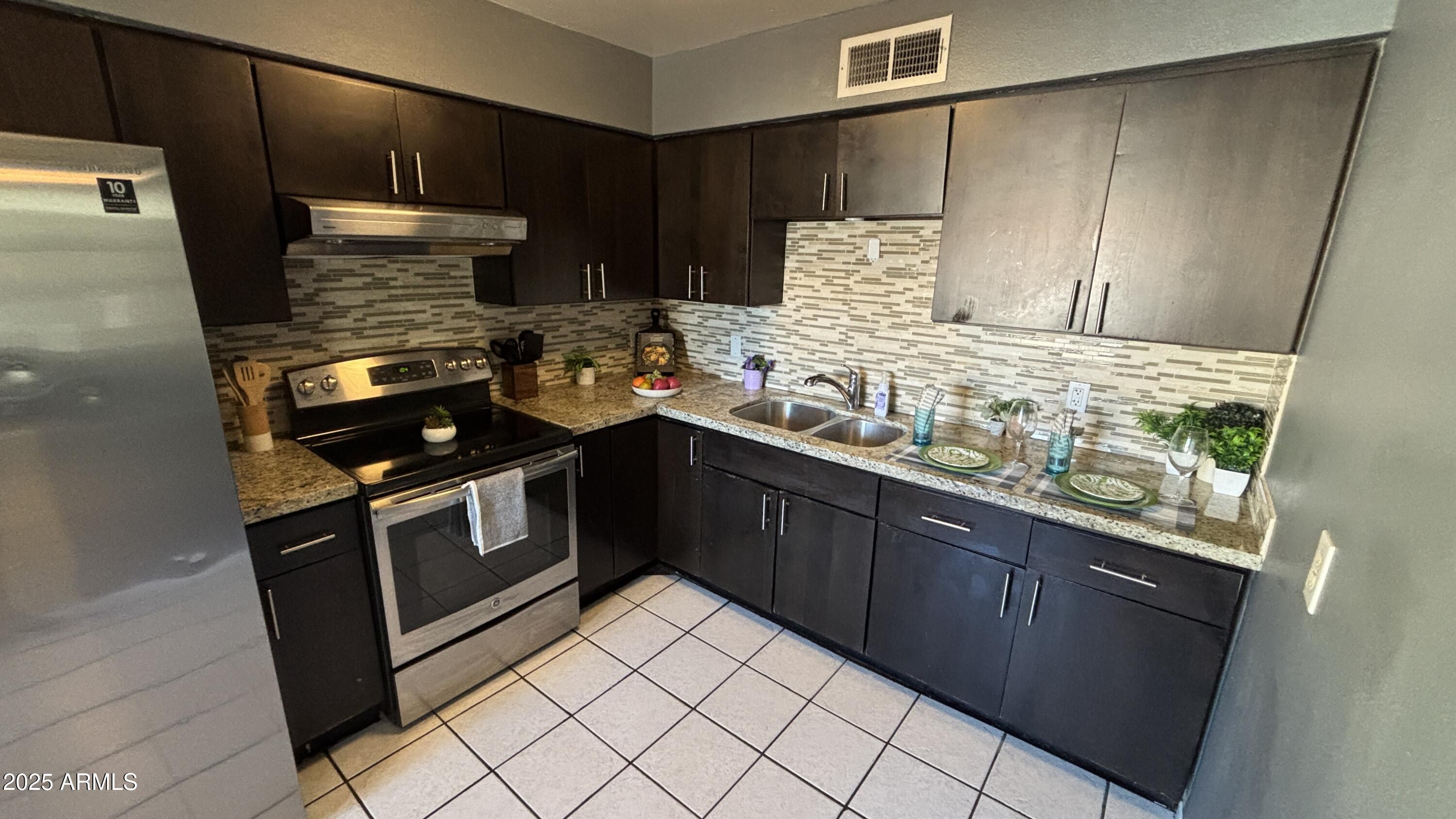 3626 North 37th Street, Unit 8 Phoenix, AZ 85018 - Photo 6 of 15 IMG_2021