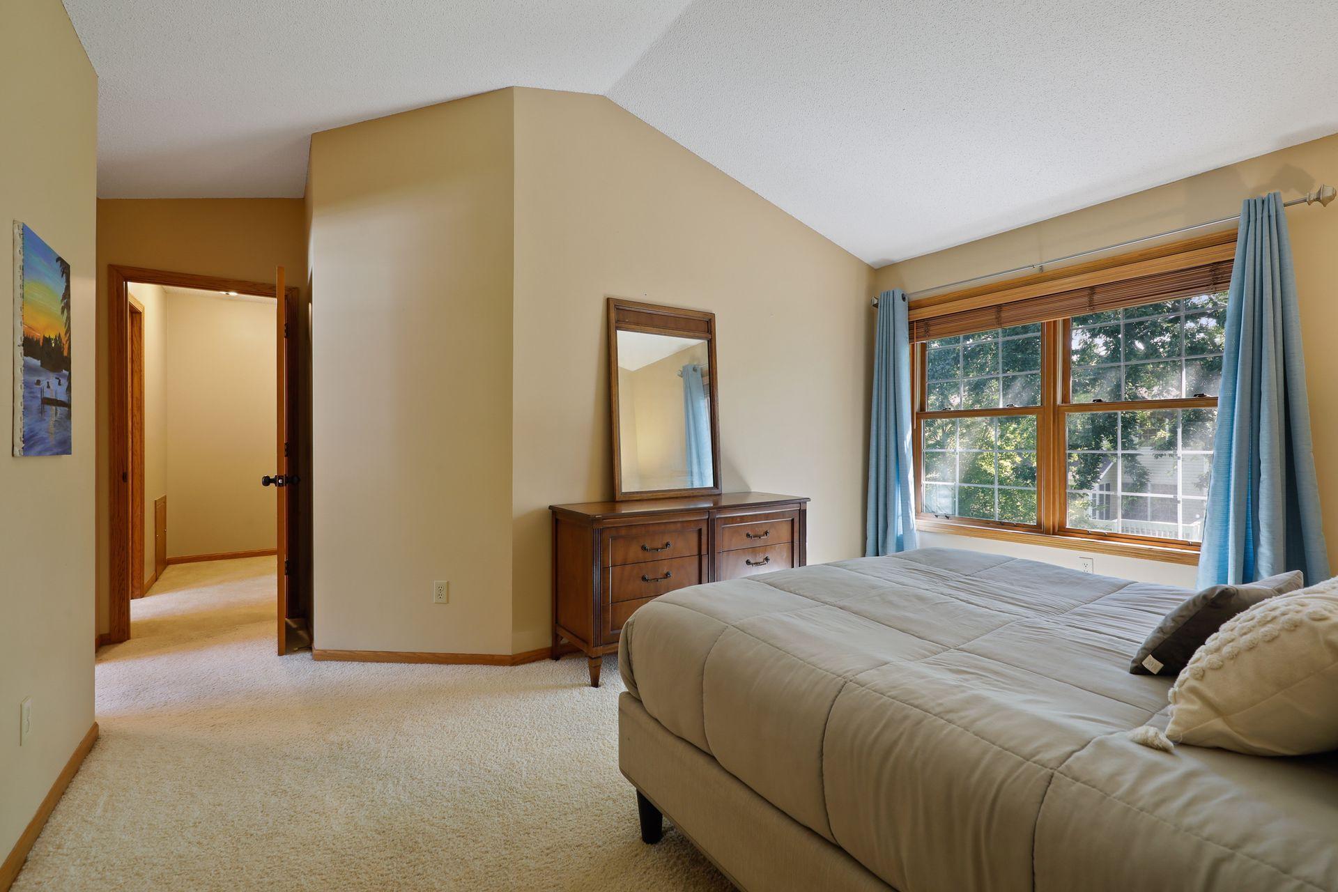 4927 Bayswater Road Minnetonka, MN 55345 - Photo 16 of 32 Gallery Image 16