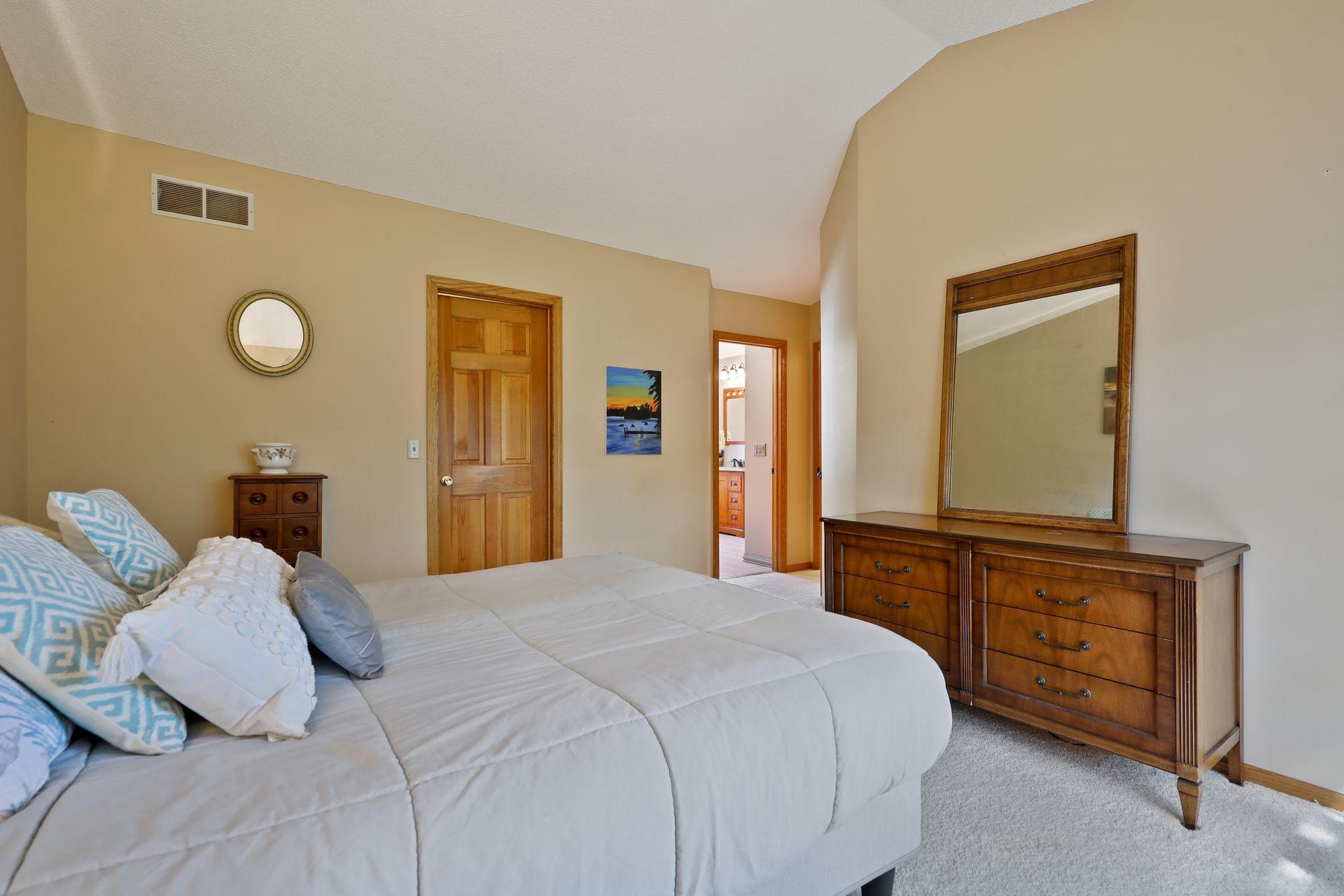 4927 Bayswater Road Minnetonka, MN 55345 - Photo 17 of 32 Gallery Image 17