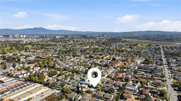 $3,600,000 | 2525 Elden Avenue, Costa Mesa, CA 92627