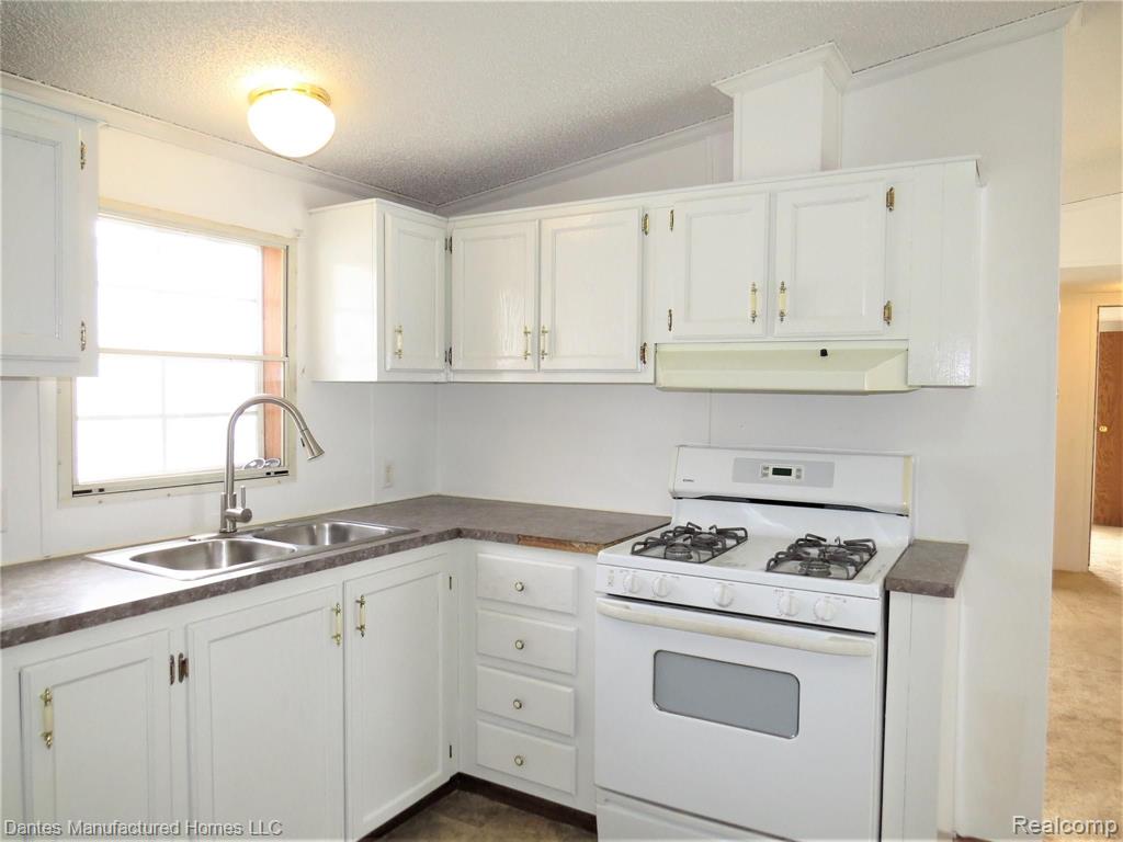 370 Rustic Lane Belleville, MI 48111 - Photo 16 of 29