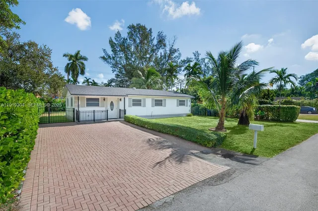 $945,000 | 6255 Southwest 62nd Court, South Miami, FL 33143