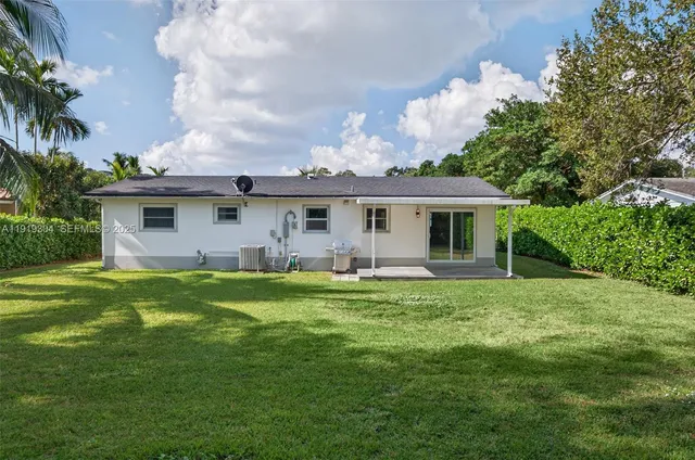 a view of a house with a backyard