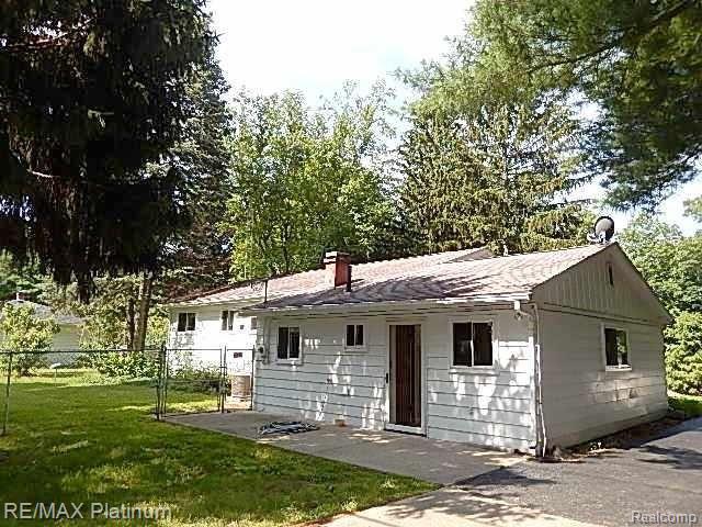11005 Mcgregor Road Pinckney, MI 48169 - Photo 6 of 37 6.JPG