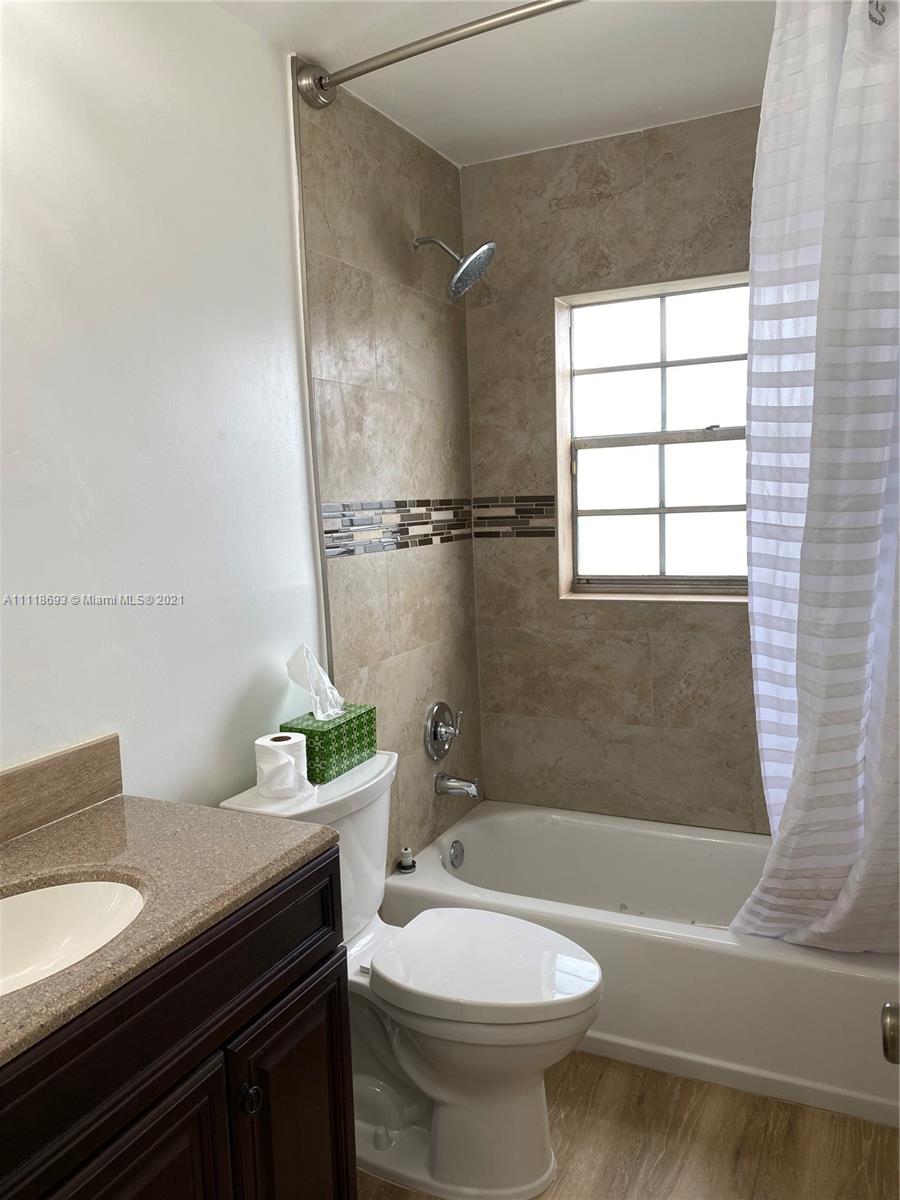 9191 Southwest 18th Road Boca Raton, FL 33428 - Photo 19 of 23 a bathroom with a sink a toilet and a bathtub