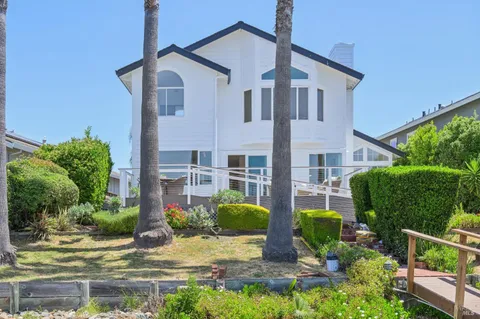 $1,799,000 | 35 Caribe Isle, Novato, CA 94949