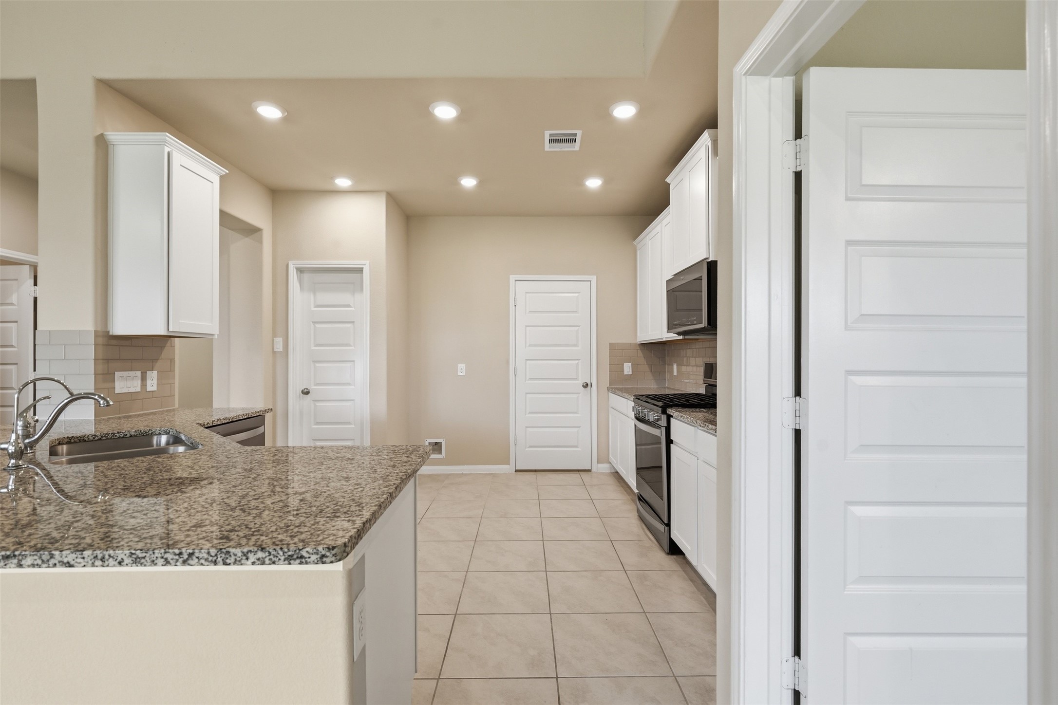 2413 Olancha Drive Rosharon, TX 77583 - Photo 14 of 50 Gallery Image 14