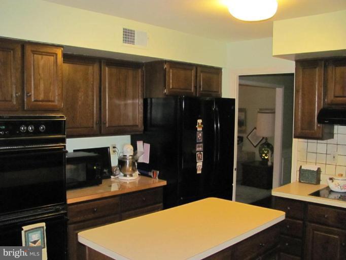 7109 Devonshire Road Alexandria, VA 22307 - Photo 2 of 17 Kitchen