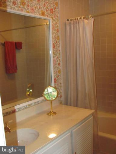 7109 Devonshire Road Alexandria, VA 22307 - Photo 13 of 17 Bath #1
