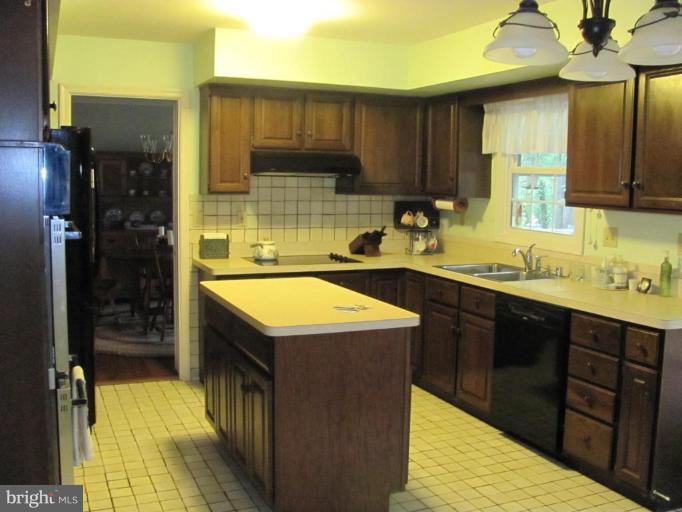 7109 Devonshire Road Alexandria, VA 22307 - Photo 3 of 17 Kitchen #2