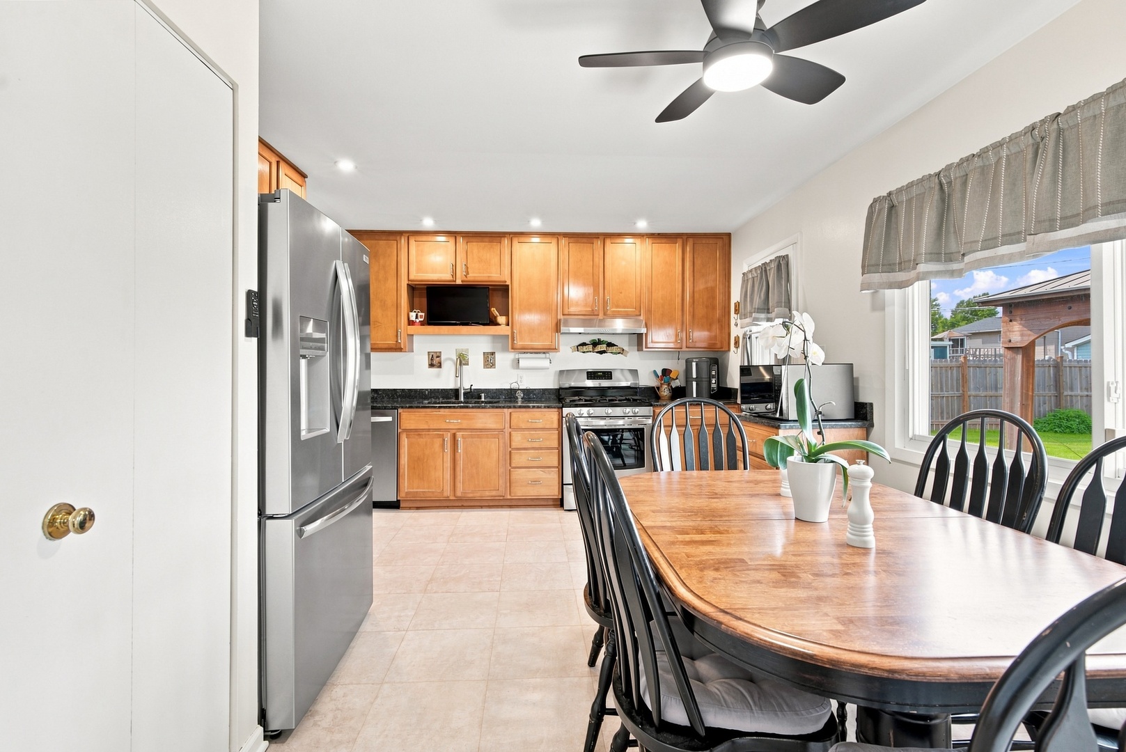 218 Hayes Avenue Romeoville, IL 60446 - Photo 6 of 15 Gallery Image 6