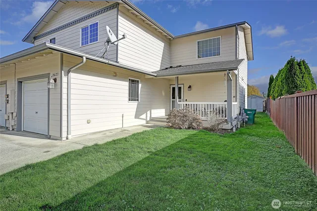a view of a back yard of the house