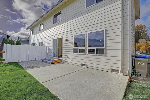 a view of a house with backyard and a tree