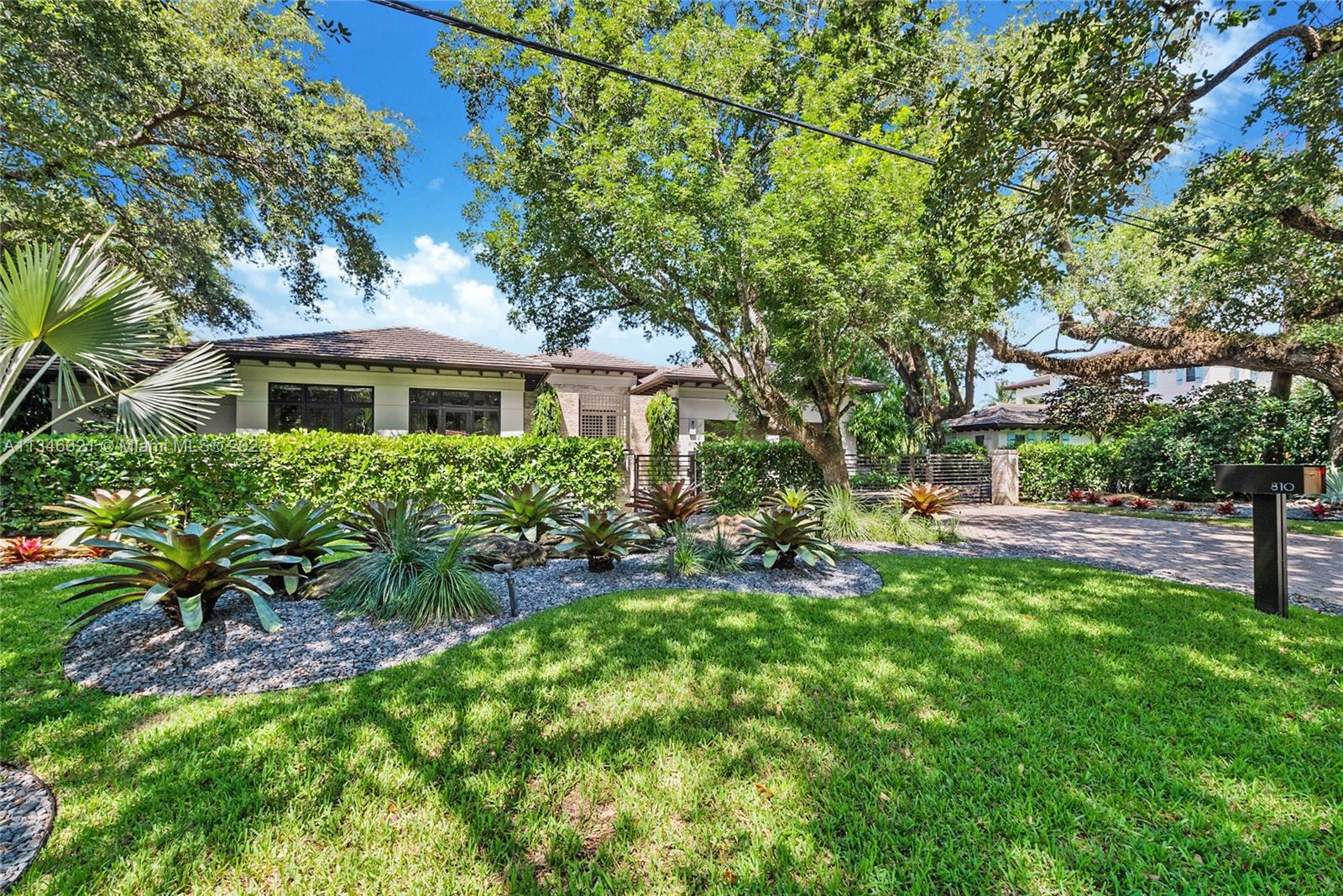 810 Jeronimo Drive Coral Gables, FL 33146 - Photo 7 of 41 a house view with a garden space