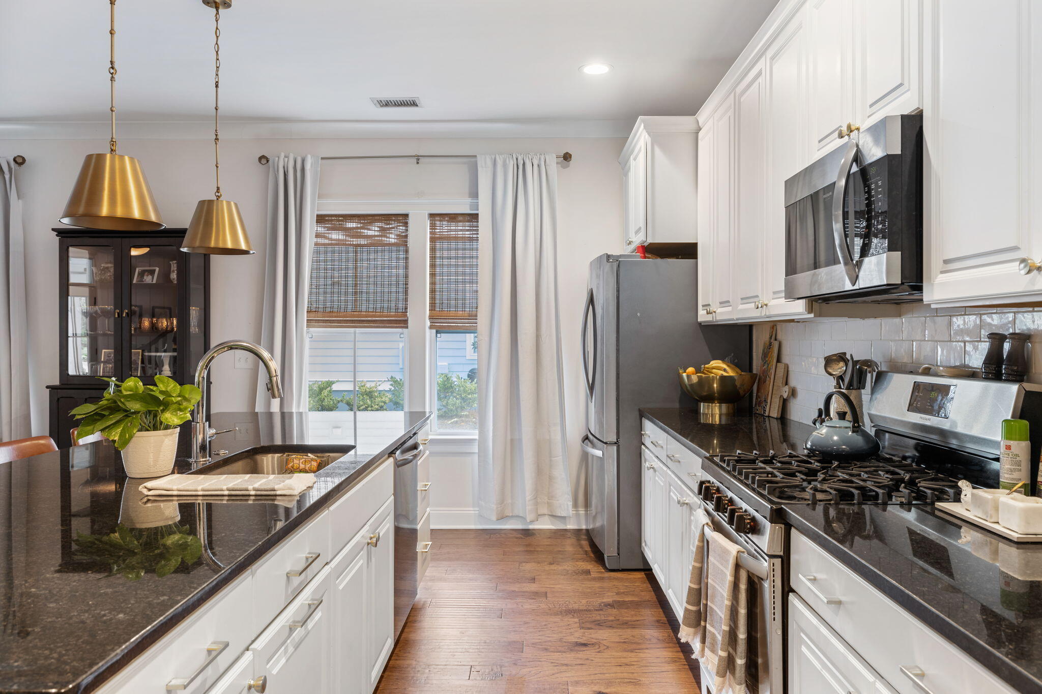 1333 Hamlin Road Mount Pleasant, SC 29466 - Photo 11 of 36 Drop Lighting
